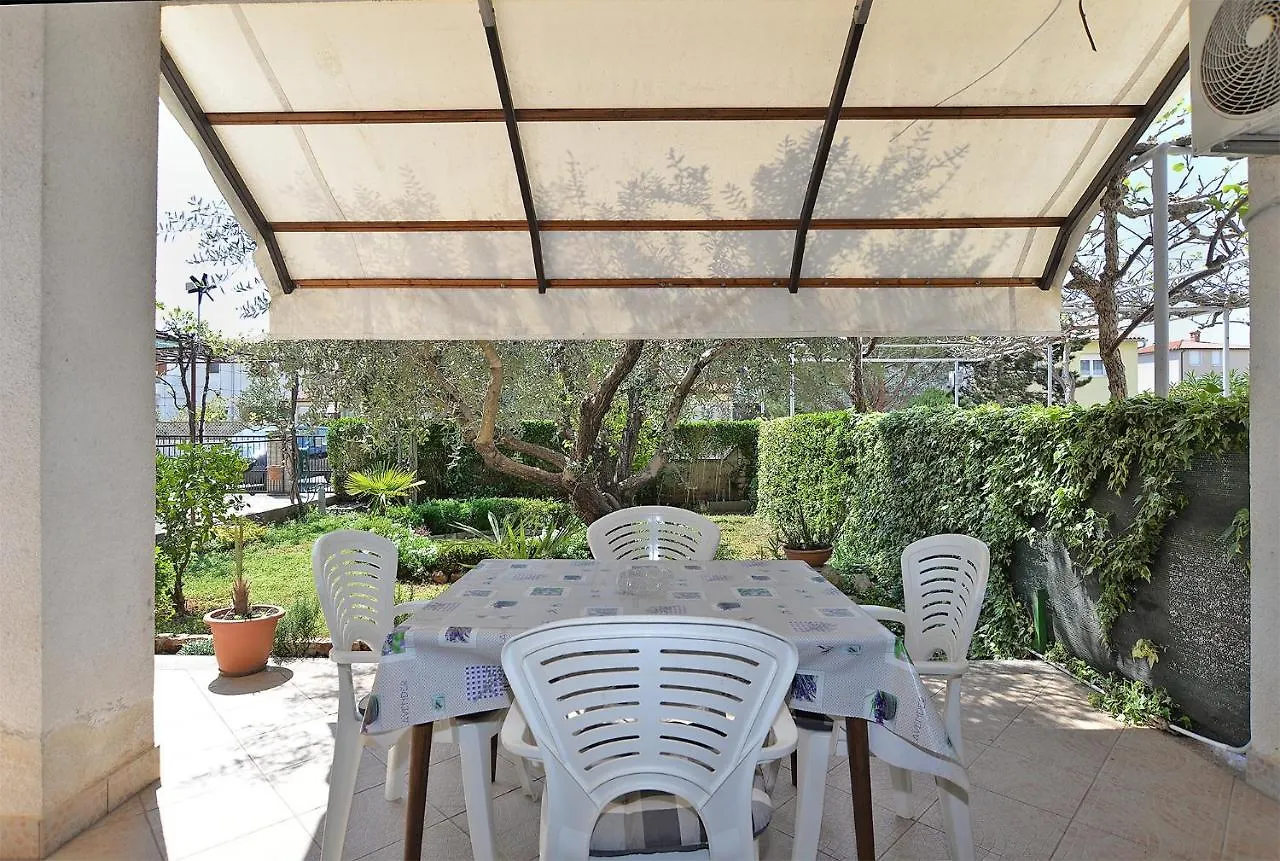 Apartments With A Parking Space Valbandon, Fazana - 20706 Хорватия