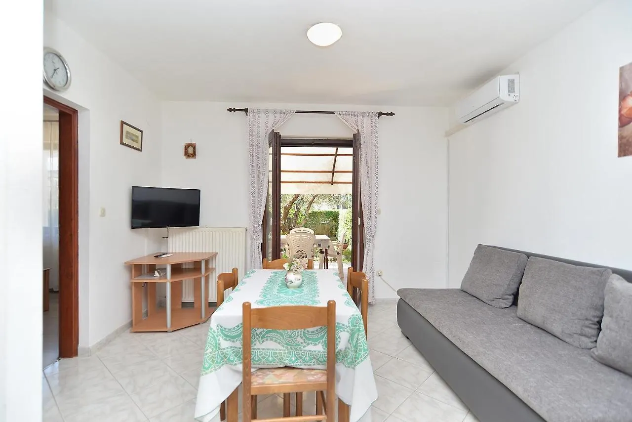 Apartments With A Parking Space Valbandon, Fazana - 20706