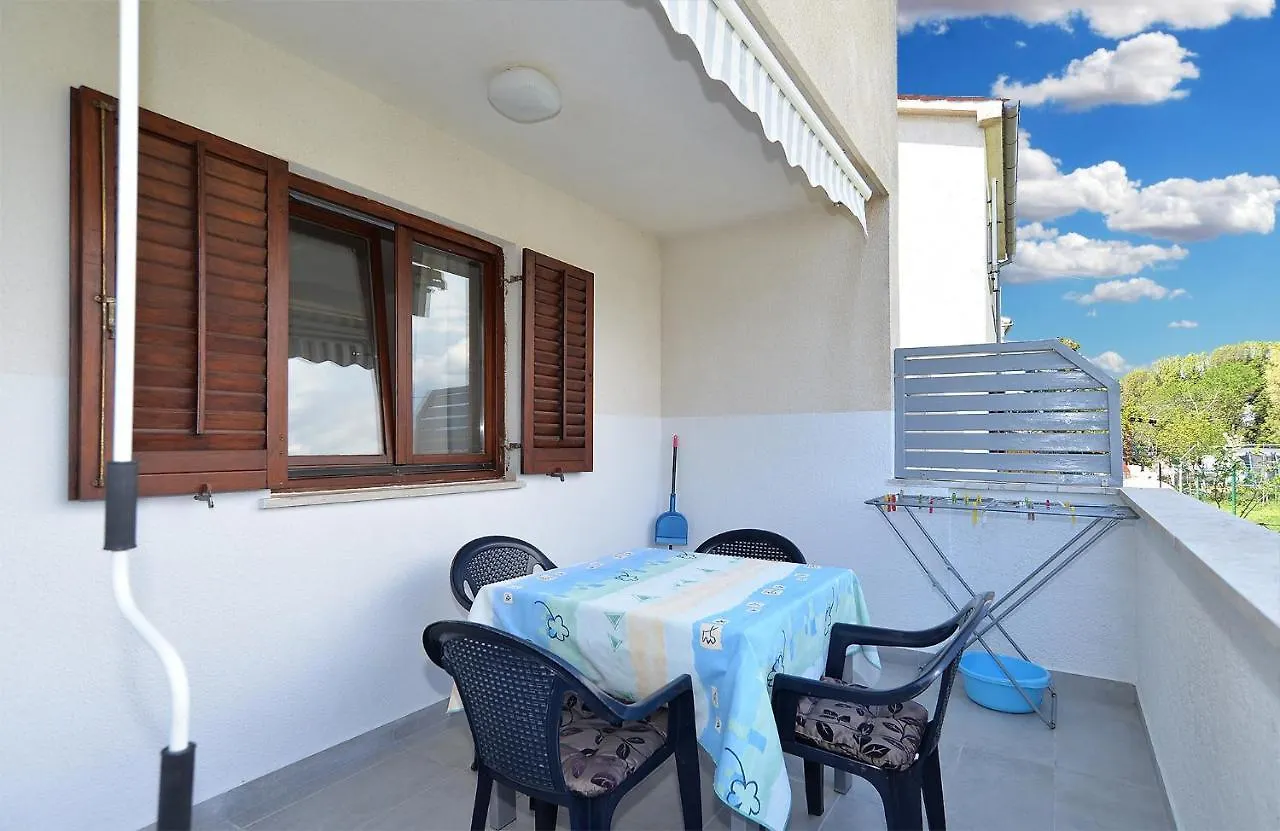 Apartments With A Parking Space Valbandon, Fazana - 20706